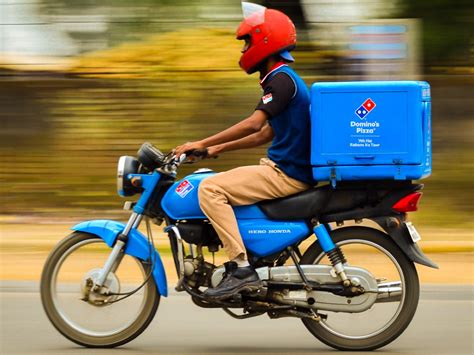 domino's pizza delivery service